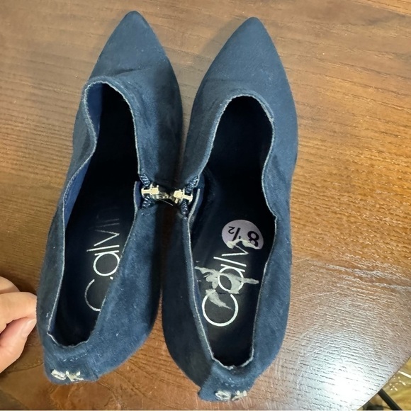 CALVIN KLEIN below the ankle women’s bootie Blue Micro suede size 8.5 EUC - Picture 5 of 12